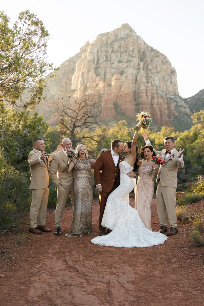 Wedding invitees share a picture with the couple at red rock landscape of Sedona, Eagle Dancer Resort 
